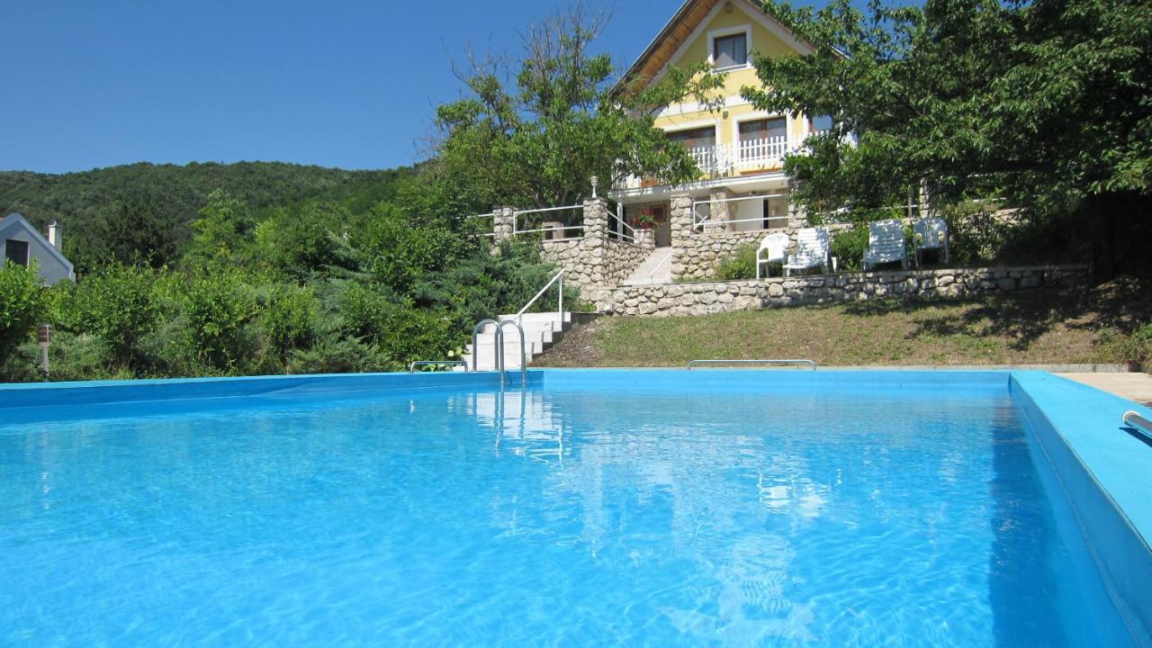 Villa Suemeg Exterior photo